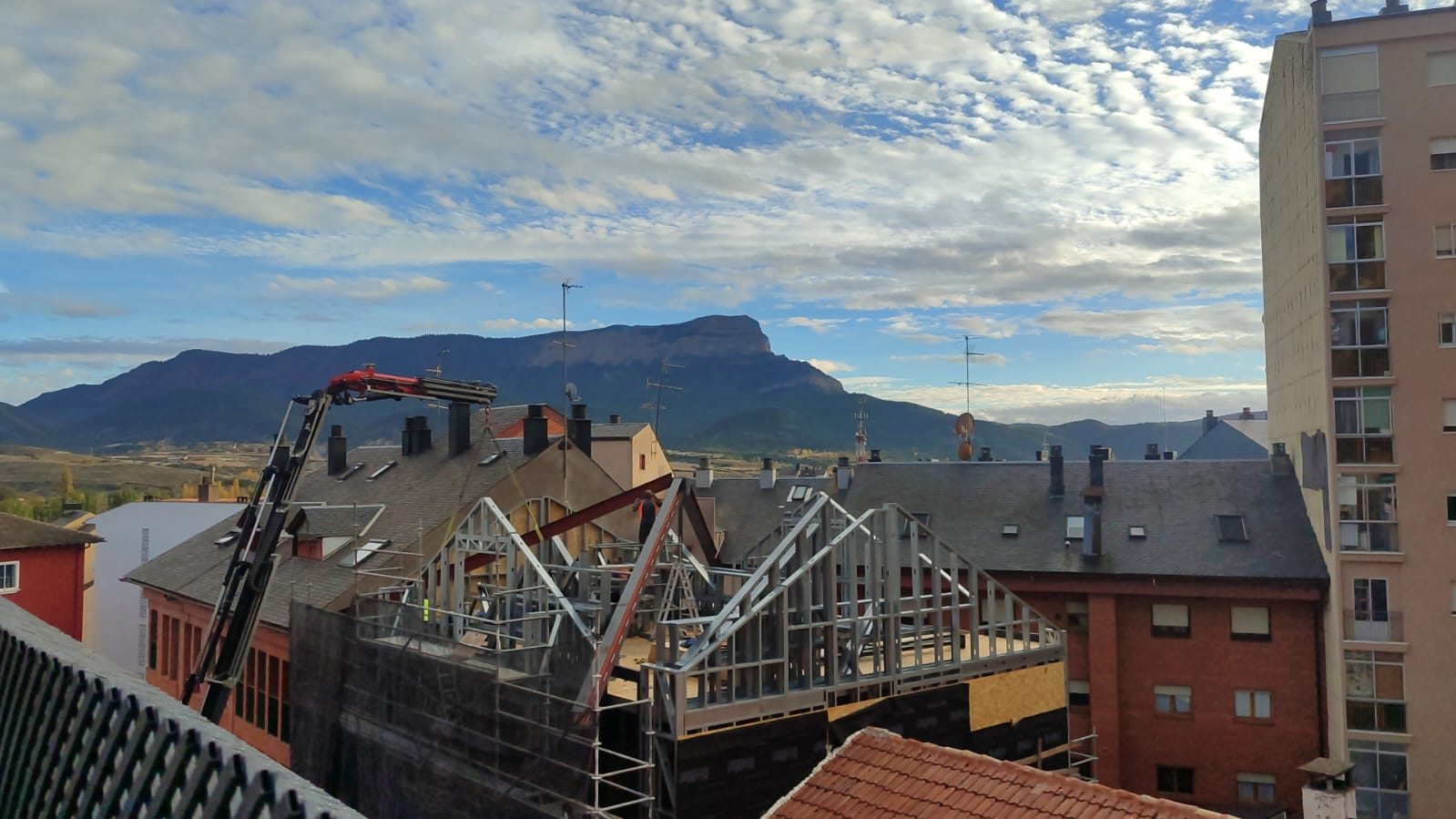 Cubierta original con el tejado retirado, antes de montar la nueva estructura
